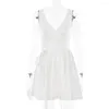 Casual Dresses Transitional Sexy White Fancy Low-Cut V-hals Satin Lace-Up Tight Midje klänning Slimming Elegant