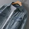 Retro Denim Shirt for Men Vêtements jeans en détresse lavés Cargo à manches longues Planches occasionnelles Pockets Tops Loose