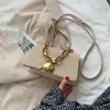 Sacchetti piccoli sacchetti di cannuccia per le donne 2024 Trend Spessa catena con messenger estivo Female Beach Lock Borse Crossbody