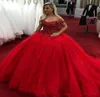 2018 Bling Quinceanera Robes de robe de bal sur la perle de l'épaule Crystal Sweet 16 Arabe Long Tulle Puffy Plus Taille Part Prom Soirée 6738901