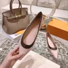 Talons hauts de haute qualité pour femmes Chaussures de robe de mode de luxe STILLETTO SAUVAISSEMENTS PRESOLD PRESOLD POINDE Designer Posting Color Wedding Shoe