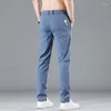 Pantalon masculin élastique élastique mince décontractée douce coréenne coréenne coton extensible des affaires de commerce masculin gris boussière bleu
