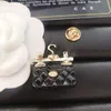 Designer messing materiaal broche nieuwe zakvormig ontwerp modieus charmante dames hoogwaardige broche hoogwaardige boetiek cadeaubon verjaardagsfeestje