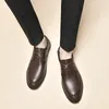 Casual schoenen voor mannen 2024 Lace Up Leather Spring en herfst solide dikke hakken verhogen hoogte zakelijke loafers