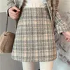 Arbetsklänningar Plaid Woolen Suits Women Winter Thick Short Päls Krage Coats High midje Mini kjol Tvådelar Kvinnliga uppsättningar