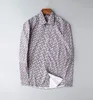 男性のための新しいシャツデザイナーボタン豪華なカジュアルメンズシャツフルボディブランドプリントスーツシャツヘムデザイナーシャツYYJ