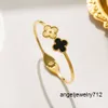 Braccialetti designer 4/quattro foglia Bracciale a grover Bracciale aperto Brand Women Gold Women Jewelry Lady Party Gifts