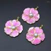 Colliers pendents couleur rose 39 mm coque sculptée grosse fleur de glace avec des pendants de perles d'eau douce naturels pour femmes bijoux