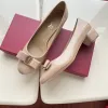 Chaussures de robes de style nouveau style de luxe de concepteur de ballet chanqueur talon vara sandales de mariage sandales extérieures en cuir véritable chaussures décontractées pour hommes masqueurs