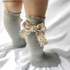 Skarpetki dla dzieci śliczne księżniczka Kolan Knee High Socks Flower Bak Baby Baby Długie skarpetki dla dzieci Dzieci Skarpetki Dzieci ciepcie nogi 0-7 lat Q240413