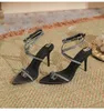 Hip High Heels Sandals Women Style w stylu francuskim wiosną Sandał Sandał Kobiety jesienne cienkie modne czarne klapki Sandles 240228