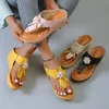 Summer Sandals Women 2024 Big Size Platform أسافين الصنادل النعال غير المفتوحة في إصبع القدم تتخبط السيدات أحذية شاطئية مريحة 240407