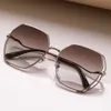 2024 Neue Designer -Sonnenbrille Luxusbrillen Trendy Marke Mode polarisierte hochgradige Metallrahmen Sonnenbrillen für Frauengläser im Freien im Freien