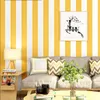 壁紙垂直ストライプ壁紙暖かい黄色のモダンミニマリストの装飾ネットショップカジュアルな新鮮なテレビ背景壁紙