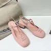 Klänningskor spännen damer blå sommar 2024 läder sandaler för kvinnor skor gummi med medelhög klackar andningsbara modeförsäljning h