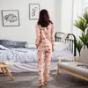 Roupas em casa Manga longa feminina solta Pijama de pijama de mulheres lingeries rosa com calças Casual bege pijama feminino