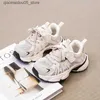 Sneakers Buty sportowe Siatka oddychająca swobodne buty chłopcy miękkie podeszwy bez poślizgu butów do biegania szkolne dziewczyny lekkie buty tenisowe Q240413