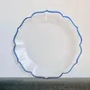 Assiettes acrylique servant du plastique de 13 pouces transparent avec une vaisselle d'événement de mariage en or bleu doré