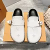 Äkta läderhalva tofflor Sandaler Slide Men Bostons mysig komfort platt TLOG Luxury Sliders Summer Pool Outdoor Women loafer Designer Casual Shoe Clogs Mule House