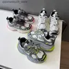 Sneaker Scarpe sportive per bambini ragazzi casual e ragazze che gestiscono allenatori per bambini in rete traspirante in elevazioni aumentate di altezza di Q240413