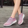 Buty swobodne Summer Fashion Slajk na siatkę dla kobiet 2024 Panie Lekkie mieszkania oddychające trampki Zapatillas de Deporte