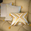 Poduszka luksusowa okładka haftowa na łóżko domowe kussin bezpieczeństwo strzałka almofada wiszące coJines decorativos para sofa dekoracje