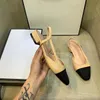 Sandálias de designer Sapatos de vestido Slingbacks Luxury feminino bombas de salto alto deslize em lâminas de couro liso de casas de dedo de pé quadrado