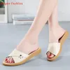 Hausschuhe 2024 Frauen Luxusdesigner Sommer Keilsandalen Plattform Offene Toe Anti-Rutsch Leder Casual Femal