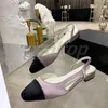 2024 كلاسيكيات Slingback صندل سميك جلدي وحيد كتلة الكعب الكعوب الشقق جولة اصبع القدم عالية الجودة مصممين للنساء الفاخرة فستان الزفاف أحذية الصندل 35-42