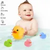 Bath Toys Bath Duck Toys 4st Family Rubber Ducky Float Squeak Baby Toddlers Förskolebadkar Dusch Toy 240413