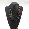 Подвесные ожерелья красочная кокосовая раковина многослойное ожерелье для девочек, дамских женщин (деревянные бусинки случайный цвет)