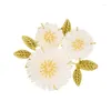 Brooches Ladies Elegant Daisy Flower Dropping Oil Brooch Light Luxury Gold Plated Three Chrysanthemum Buckle Pins Original Design Jewelry