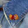 Cartoon divertimento di orso amico smalto per pin d'infanzia cinema film citazioni badge per spillo film anime carente games giochi di smalto