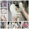 Nuove ghosai di scarpe bianche piccole maschi con scarpe bianche da donna casual e traspirante scarpe sportive internamente elevate