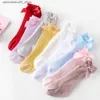 Barnstrumpor Baby Princess Knee High Socks Pete Pleated Edges Simmer Spring Mesh Thin Cotton Korean Bow White Socks Lämpliga för nyfödda flickor Q240413