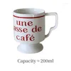 Mokken Franse retro rode letters Hoge voet keramische mug koffiebekleding Waterontbijt Melk keramiek