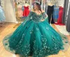 2022 Sexy Luxurious Emerald Green Quinceanera Robes de robe de balle 3D Appliques en dentelle florale Crystal perles de plancher Longueur détachable Cap2907979