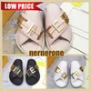 Gratis fraktdesigner Sandaler för kvinnor tofflor Black White Ladies Beach Sandal Leather Slipper Womens Shoes Sliders 35-42 Gul Easy Matching