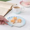 Tazze piatti di caffè tazza di perle conchiglia moderna tazza di ceramica ceramica con gradimento da matrimonio tè pomeridiano e set di piattini. Regalo di compleanno