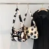 Umhängetaschen Plüsch Damen Handtaschen große Kapazität Herbst Winter Faux Fell -Tasche süße lässige Mode warme weiche tragbare für weibliche Einkäufe