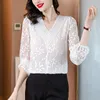 Blusas femininas camisetas de seda vintage de renda de renda de renda de renda mulher mulher sexy com decote em vil de manga longa bordados bordas femme causal roupas