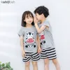 Pajamas Pajamas Boys Girls Pajamas New Summer Summer Sleeve Childrens Closewe Sleepwear Cotton Cotton Pajamas مجموعات للأطفال 4 6 8 10 12 14 YEARSL231109 C240413