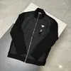 Designer -Marke Herrenjacke Klassisches Metalldreieck HaSp Pocket Coat Jugend Männer Reißverschluss Lose Manteljacken Stand Kragen Tasche warme Jacke lässig Lose Jacken Mäntel