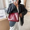 حقيبة سلسلة بسيطة بو من جلد الكبرى للنساء 2024 تميل الكتف حقائب يد الإناث سفر الأزياء