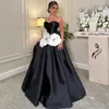 Partykleider Prinzessin Prom Schatz trägerlos mit großer Blumenapplikation moderner Satin Abendkleid bodenlange Vestidos