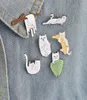 Cartoon Funny Cats with Banana On Branch Design Pins Badge Pin Pintch Corsage Men Domen Gioielli per bambini5388869