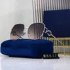 Lyxvarumärkesdesigner överdimensionerade pilot solglasögon män kvinnor mode vintage metallstjärna solglasögon för manliga glasögon UV400 -nyanser