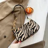 Sacchetto zebra pattern piccolo velluto per spalle in pelle per donna 2024 borse a catena di tendenza