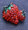 Strawberry -broches voor mannen vrouwen trendy legering glazuur Crystal Rhinestone Classic Fruits Weddings feest broche broche fashion accessor3210343