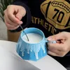 蓋付きのマグカップ雪のパターンとスプーンセラミック女性女性ミルクマグコーヒー訓練370ml